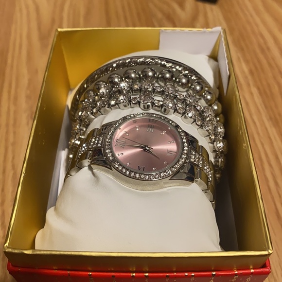 Jewelry Set - Picture 2 of 4